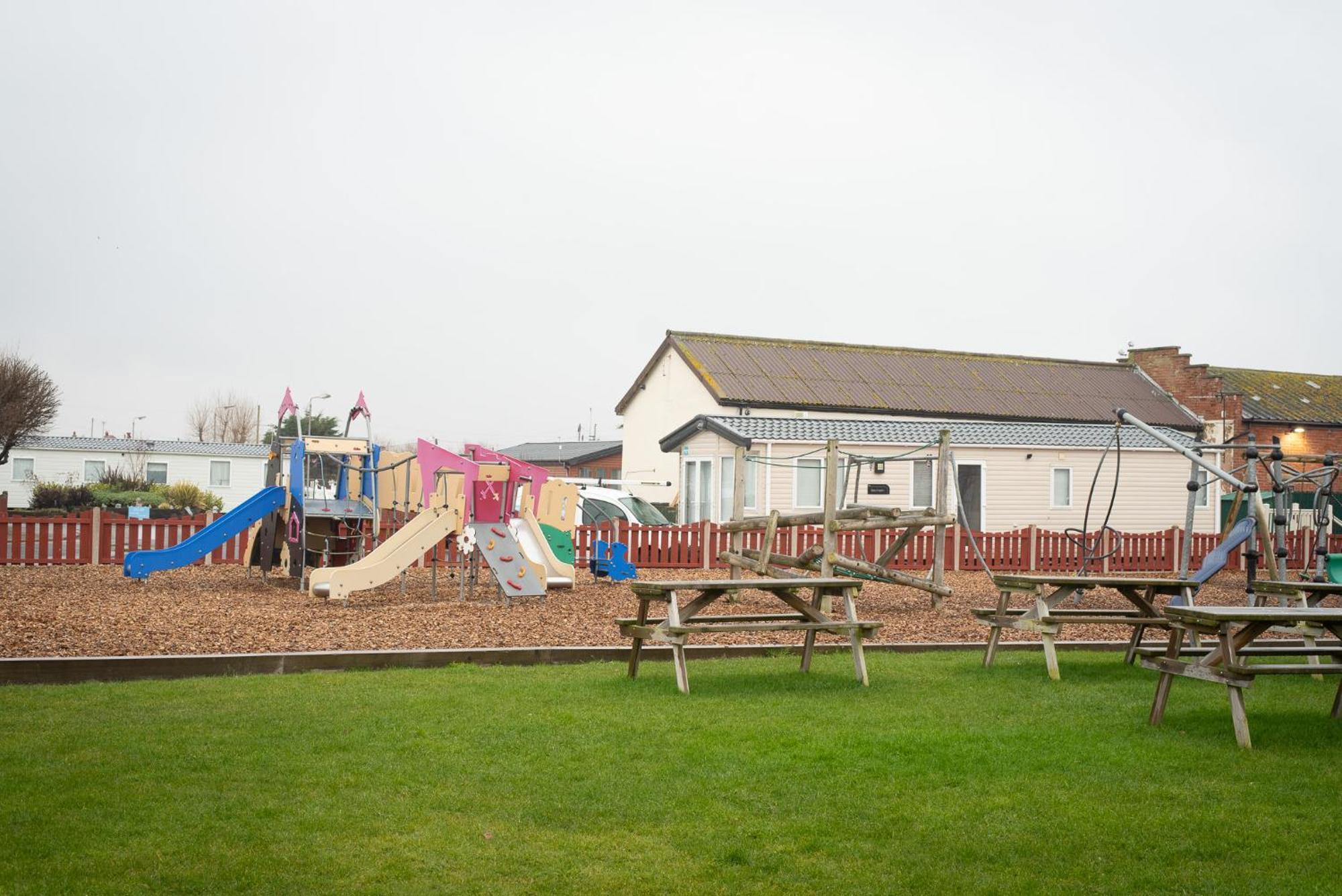 2 Bed Caravan For Hire At Golden Sands In Рил Екстериор снимка